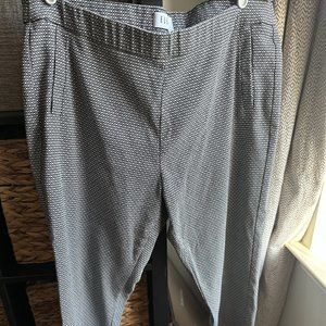 Elle Pull on Elastic Waist Crop Pants - Black and White Geometric Print - XL